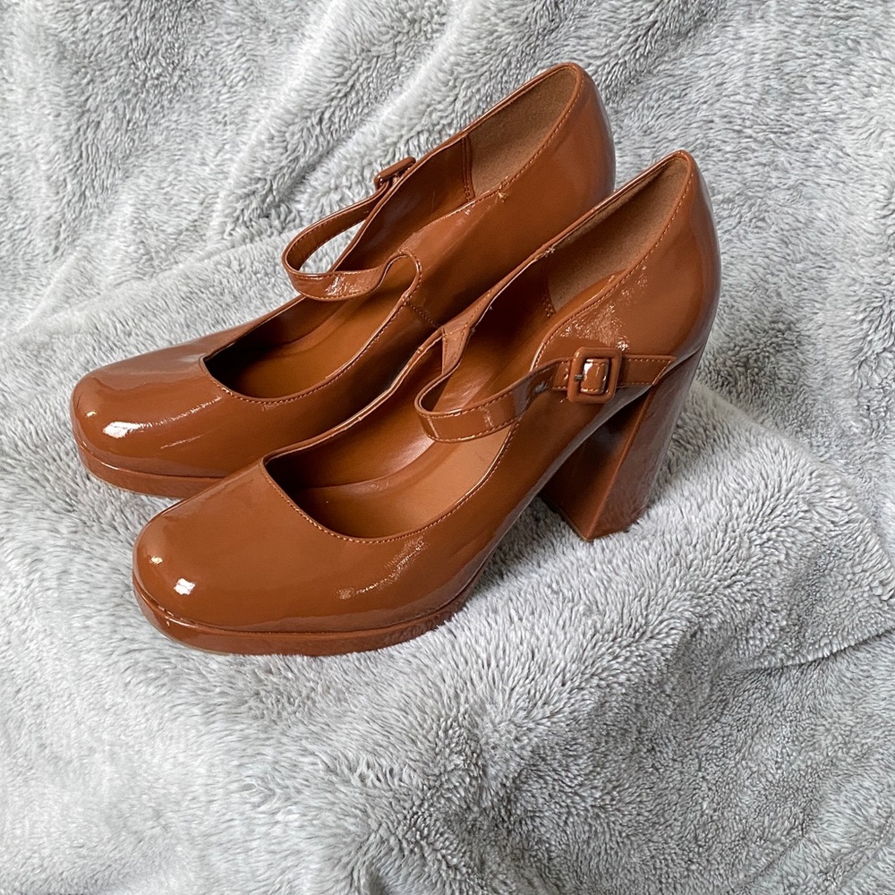 Super cute caramel colored Mary Jane’s!